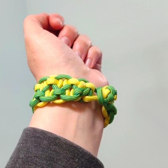 X2 Oregon Ducks team colored Paracord Bracelets. - Picture 7 of 7